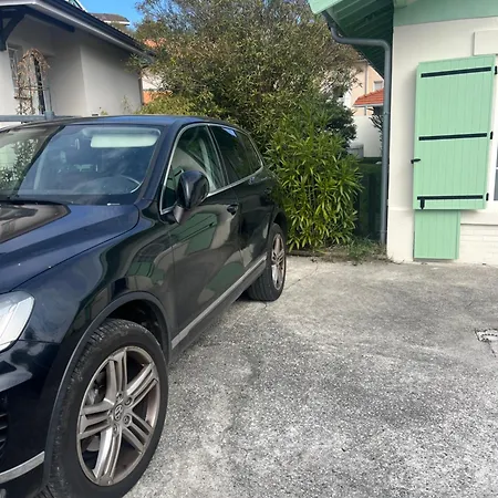 Hébergement de vacances Maison T3 Mitoyenne Avec Jacuzzi Et Jardin *