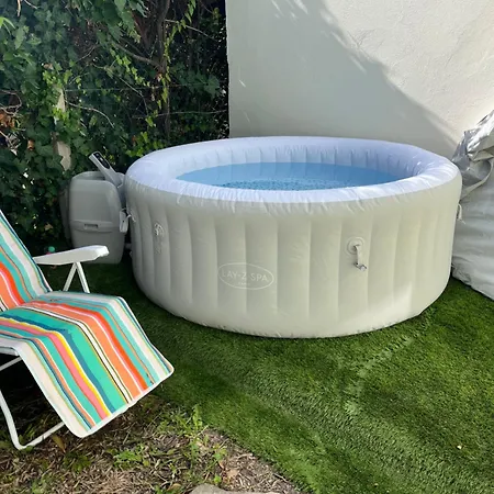 Hébergement de vacances Maison T3 Mitoyenne Avec Jacuzzi Et Jardin